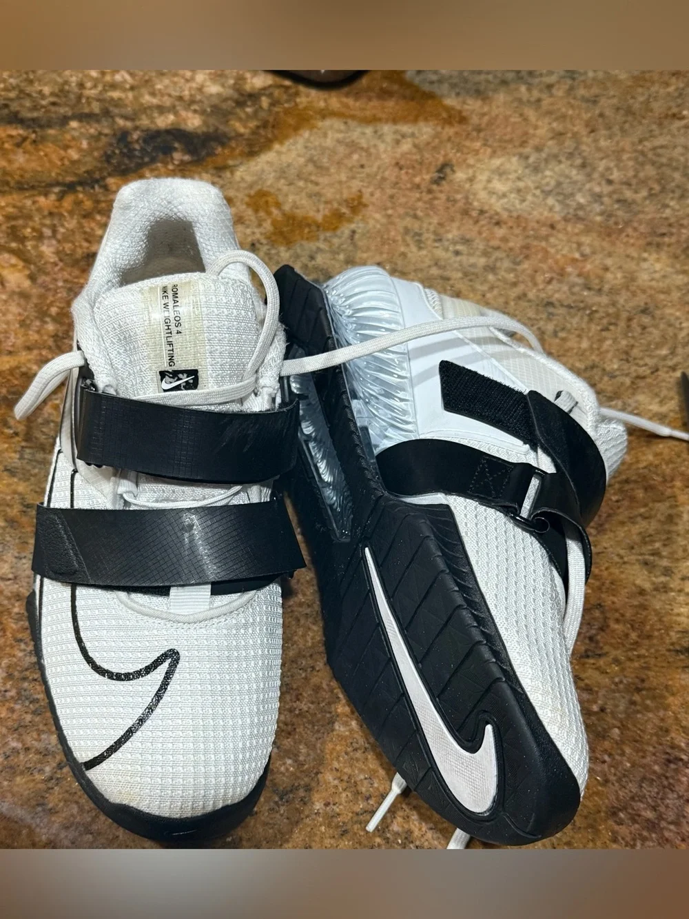 Nike Men's White and Black Athletic Training Shoes